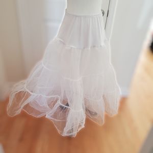 VIC0084 LONG CRINOLINE